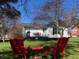 Cozy chalet near the beach, hotel with parking in Shediac