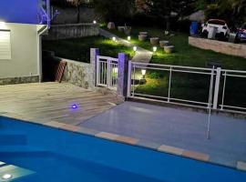 Appartement de 2 chambres avec piscine partagee jacuzzi et jardin clos a Lamentin, hotel a Lamentin