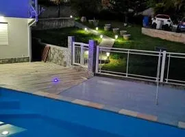 Appartement de 2 chambres avec piscine partagee jacuzzi et jardin clos a Lamentin