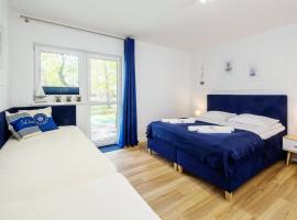 APARTAMENT 4B BLUE MARINE BASEN BRODZIKI PLAC ZABAW the BEST OF PODDĄBIE przy plaż, hotel u gradu Poddabie
