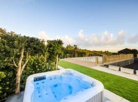One bedroom house with sea view shared pool and jacuzzi at Lajido, hotel in Lajido