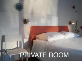 Room With A Few, hotell Amsterdamis huviväärsuse Raudteejaam Diemen lähedal