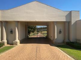 Tamryn Manor Guest House, hotel near Parking Thaba Ya Batswana Conference Centre, Johannesburg