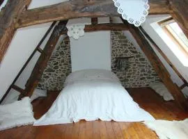 CHAMBRE ROMANTIQUE CHEZ L'HABITANT à LAMBALLE