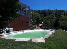 Fisgas Cabana、Bilhóにあるエルメロ渓谷の滝の周辺ホテル