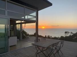 180° seaviews, superior coastal cottage, holiday home in Waitoitoi