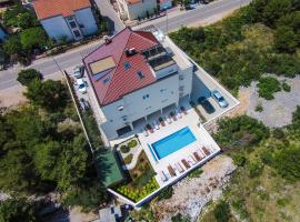 Apartment Royal II, homestay in Vodice