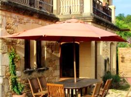 Maison de 2 chambres avec piscine partagee jardin amenage et wifi a Saint Cybranet, hotel a Saint-Cybranet