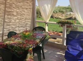 2 bedrooms appartement at Scoglitti 100 m away from the beach with sea view and enclosed garden