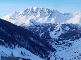 Appartement charmant à Vars - Vue montagne & balcon
