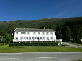 Eidsvåg Fjordhotell, hotel pantai di Eidsvåg