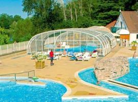 Bungalow de 3 chambres avec piscine partagee et terrasse amenagee a Trogues, cabaña o casa de campo en Trogues