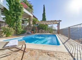 One bedroom house with shared pool jacuzzi and furnished terrace at Laroya, haustierfreundliches Hotel in Laroya