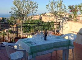 2 bedrooms house with sea view and furnished terrace at Rossano 3 km away from the beach, hotel in Rossano