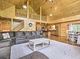 Pet-Friendly Lakeview Cabin with Hot Tub!, hotel na may parking sa Wrightsville