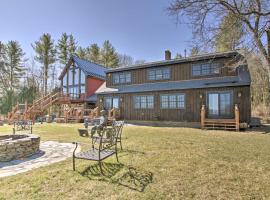 Timeless Red Sox Retreat with Scenic Mountain Views!, hotel di Putney