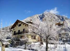 Chalet de 7 chambres avec sauna jardin et wifi a Briancon a 1 km des pistes