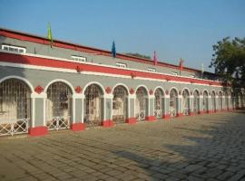 Hotel Grand Barrack, hotel em Khandwa