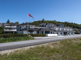 Aursnes Hotell, hotel em Sykkylven