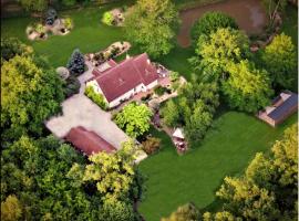 Chambres entre Romorantin-Chambord-Zoo de Beauval, hotel in Lassay-sur-Croisne