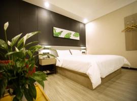 Up And In Baotou Qingshan District Central International, hotel in Baotou