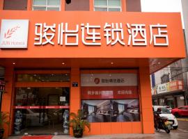 JUN Hotels Zhejiang Tongxiang Zhenxing West Road Store, hotelli kohteessa Jiaxing
