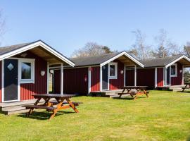 Rödlix Vandrarhem & Camping, cottage in Tvååker