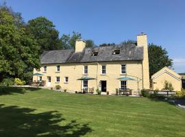 Ty Mawr Country Hotel & Restaurant, αγροικία σε Carmarthen