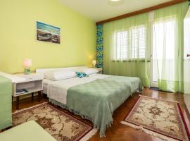 Muzic Budget Double Room, hotel in Mali Lošinj