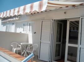 Apartmani Denona Centar, hotel v Novalji