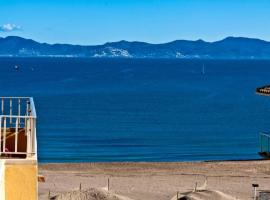 APARTAMENTO PIE DE PLAYA-Wifi free, hotel a L'Escala