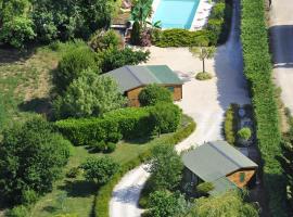 Chalet de 2 chambres avec piscine partagee jardin clos et wifi a Potelieres, hotel en Potelières