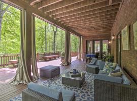 Cozy Cockeysville Retreat with Furnished Deck!, hotel a Cockeysville
