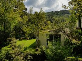 Beautiful studio surrounded by nature, hotel perto de Termes Chateau, Lanet