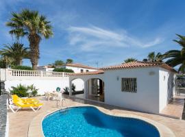 CASA AMARILLA sunny holiday home with heated pool