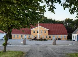 Agnes Bed and Breakfast, family hotel in Bække