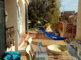 Maison de 2 chambres avec jardin clos et wifi a Toulon a 4 km de la plage, villa sihtkohas Toulon
