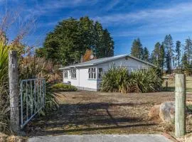 Snowcano Cottage - Rangataua Holiday Home