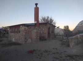 La loma del chivo Llc Stone Cottage alternative building