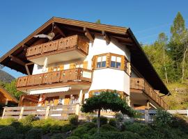 Ferienwohnungen Romeo-Julio-Mittenwald, hotel v mestu Mittenwald