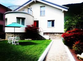 Villa Harriet, hotel v destinaci Sovere