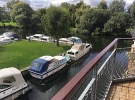 Waterfront House In The Heart Of St Neots，聖尼奧特斯的小屋