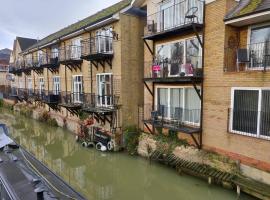 Waterfront Apartment In The Heart Of St Neots, hotel a Saint Neots