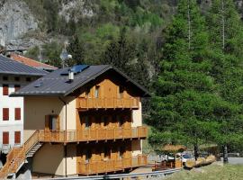 Ai Larici โรงแรมในPerarolo di Cadore