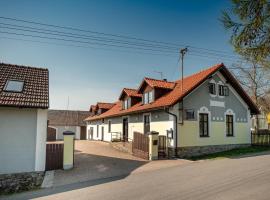 Penzion Orlov, hotel cerca de Estadio Na Litavce, Příbram