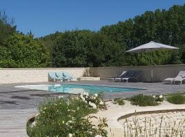 LES PRAIRIES DE L'ENCREME, hotel v destinaci Céreste