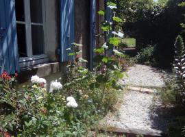 Les Volets Bleus, budget hotel sa Arçais