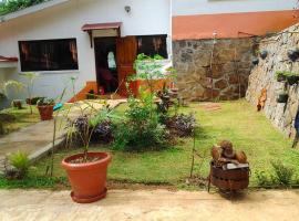 3 bedrooms house with furnished garden and wifi at Victoria, hotel em Victoria