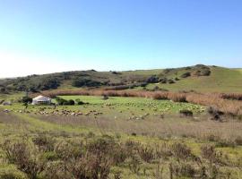 Glamorous Cabin on a Farm, cabin in Vila do Bispo