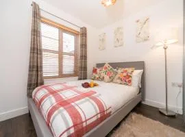City Centre Posh Parlour Gated Parking 1bed Wifi